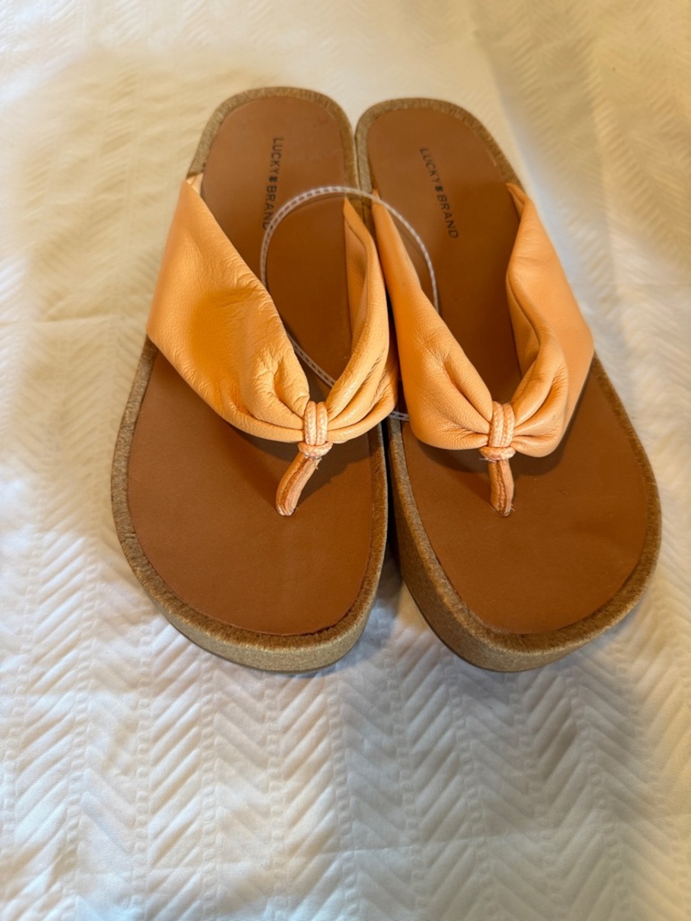Lucky Brand Women’s Peach Twist-Top Toe-Post Sandals Size 7 1/2 - Picture 2 of 7